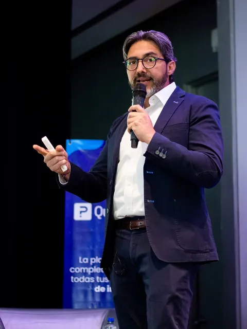 Alexis G. Herrera — Experto en Aceleración de Ventas